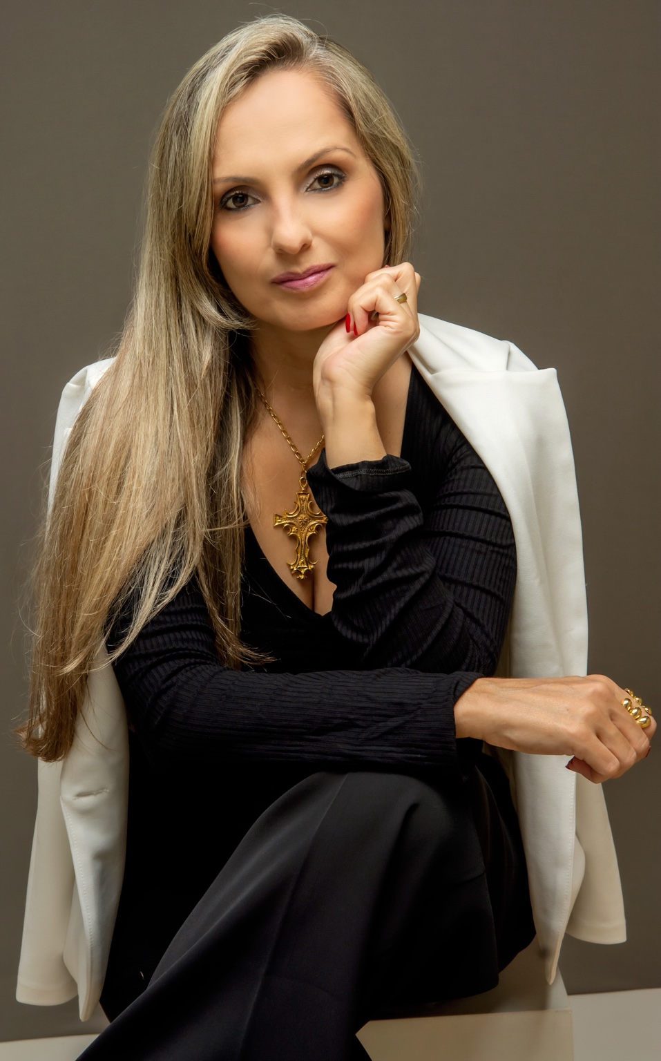 Andréia Polizer em ensaio profissional